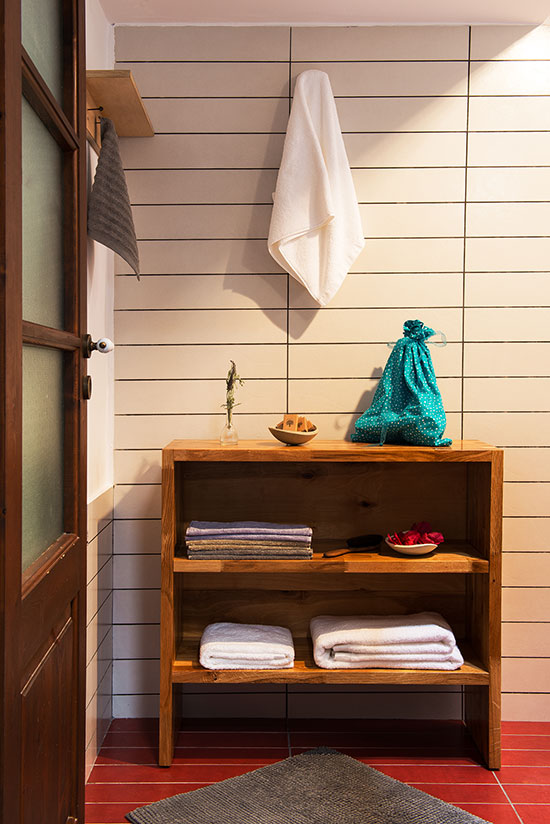 Μοντἑρνα ἑπιπλα στο μπἁνιο της οικἱας alosanthos