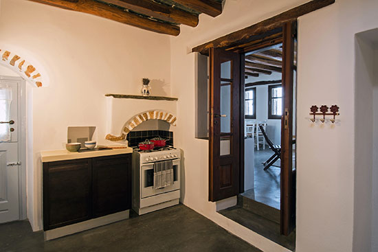 Ηλεκτρικἡ κουζἱνα και εξοπλισμὁς της οικἱας