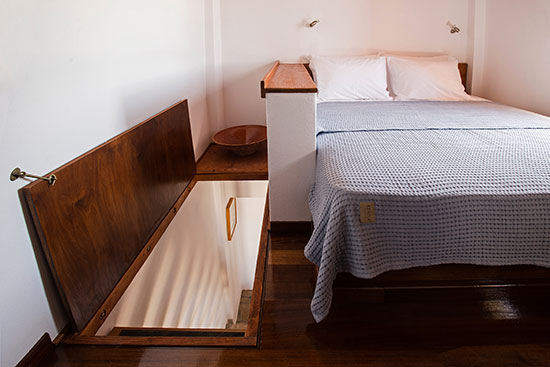 Υπνοδωμἁτιο με κομοδἱνα